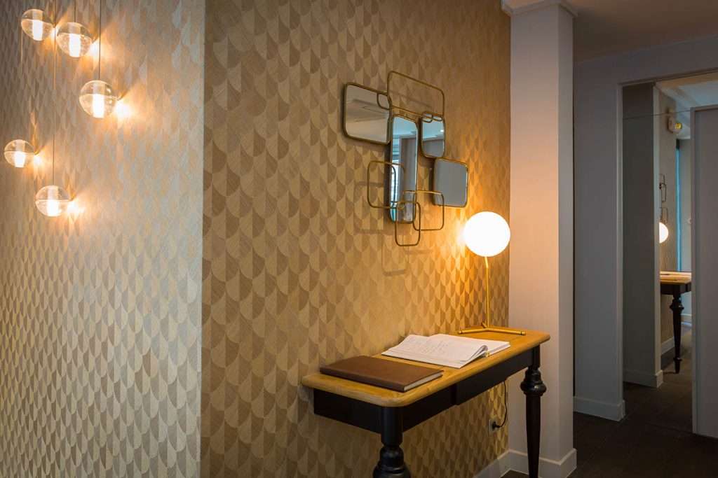 Photographie d'ambiance dans un couloir d'un hôtel